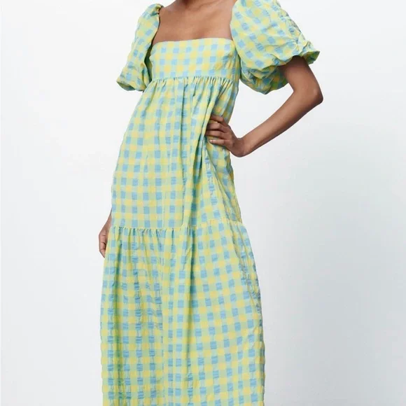 green emerald velvet dress Zara Short Puff Sleeve Round Neck Cut Out A-Line Midi Dress Green Small